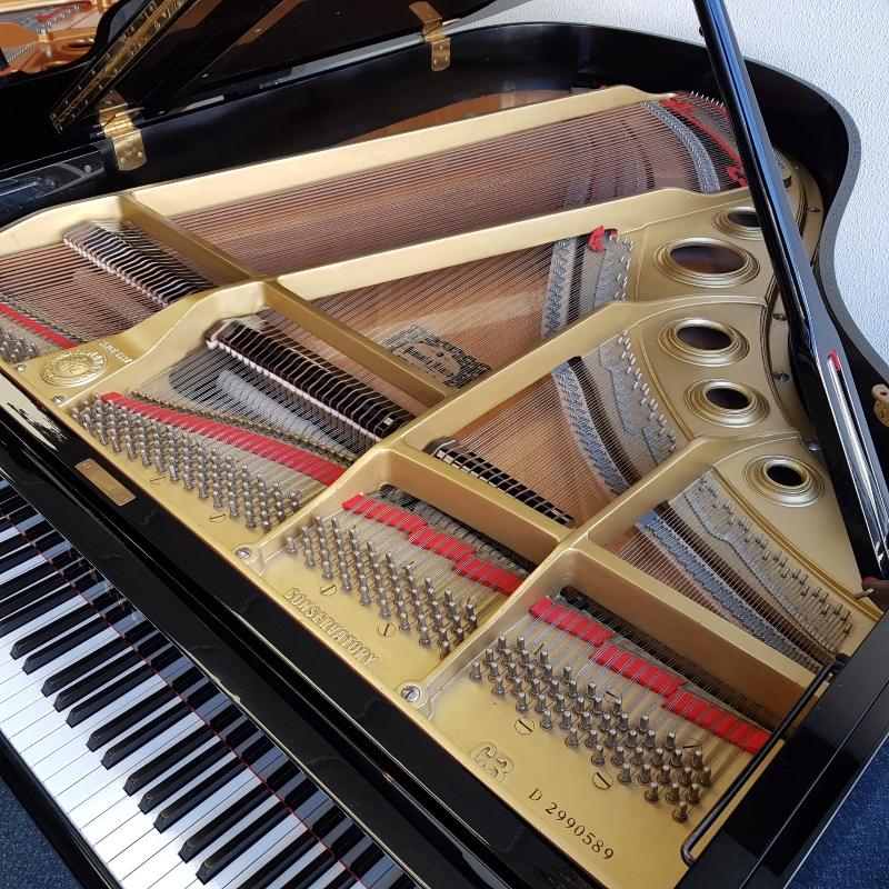 Yamaha C3 grand Piano in black – Gallery image – Roberts Pianos Oxford