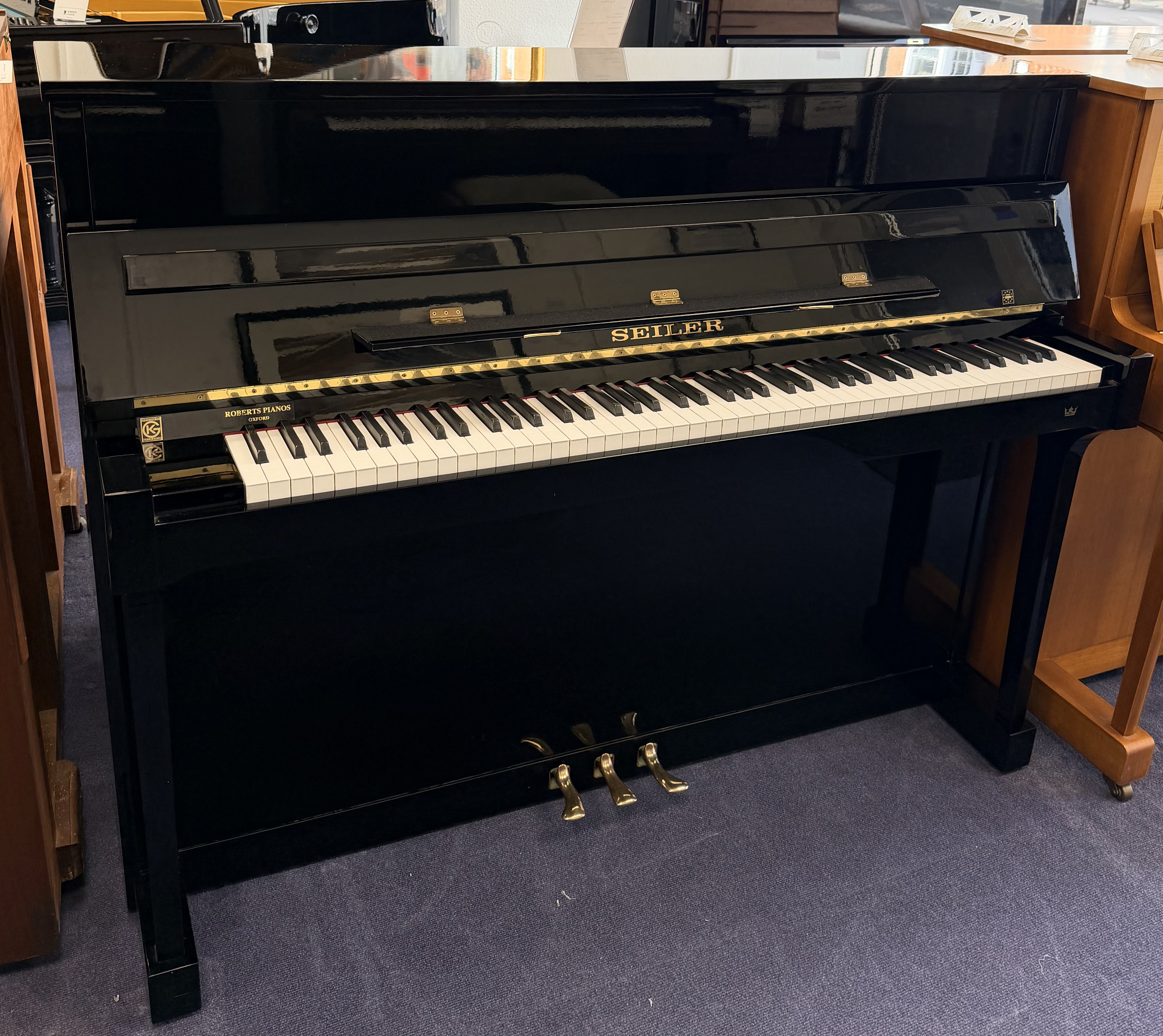 Seiler 116 Upright Piano in Black Polyester – Gallery image – Roberts Pianos Oxford