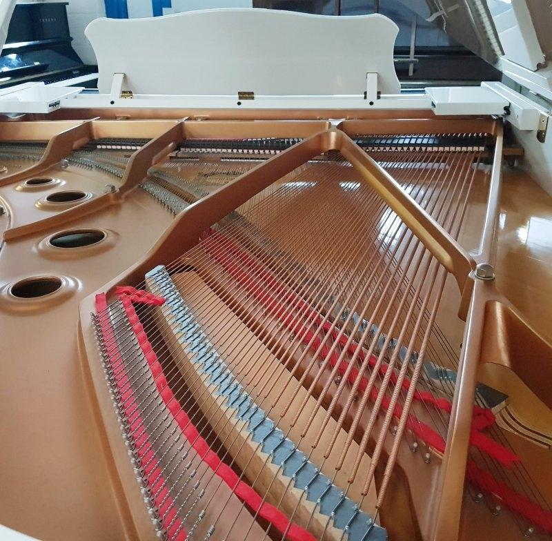 Yamaha C3 grand Piano in white polyester – Gallery image – Roberts Pianos Oxford