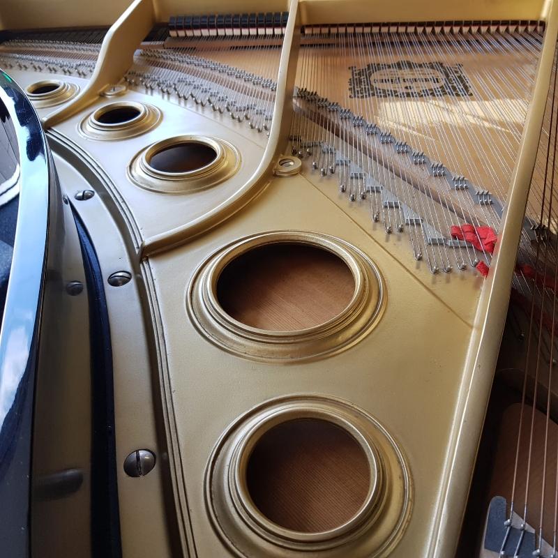 Yamaha C3 grand Piano in black – Gallery image – Roberts Pianos Oxford