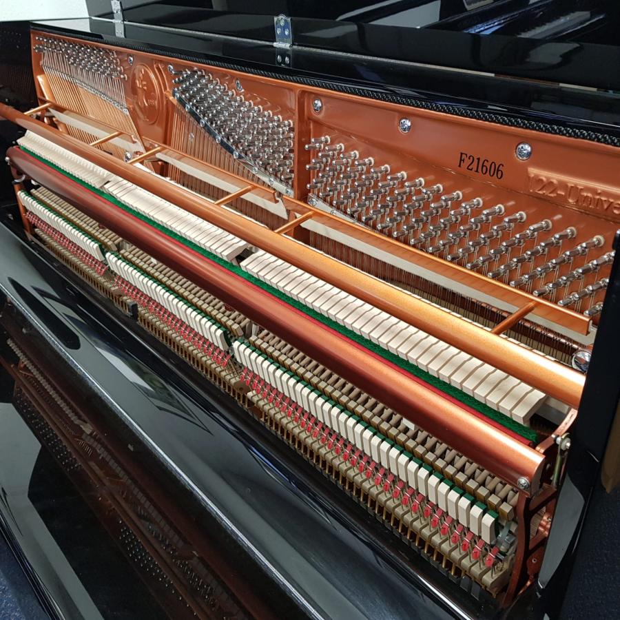Feurich 122 Silent System upright Piano in bright black – Gallery image – Roberts Pianos Oxford