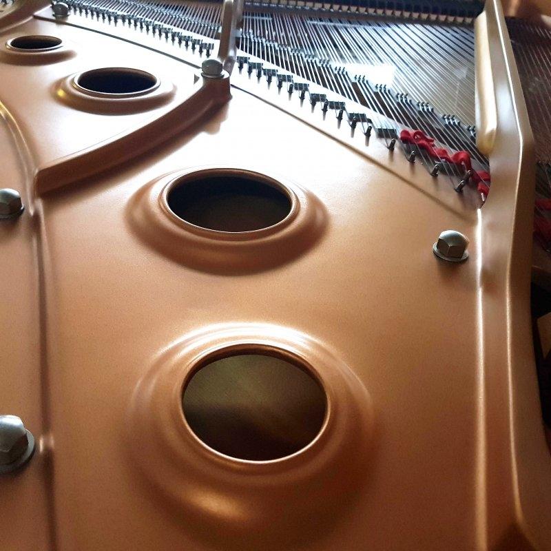 Yamaha C3 grand Piano in white polyester – Gallery image – Roberts Pianos Oxford