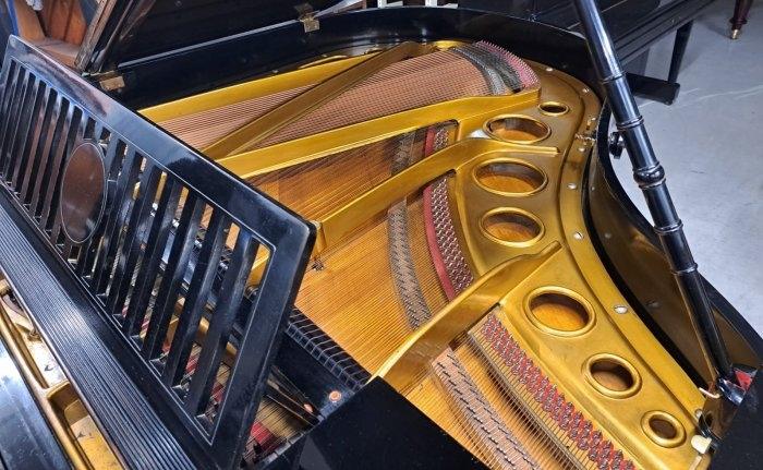 Bosendorfer 170 grand Piano in black – Gallery image – Roberts Pianos Oxford
