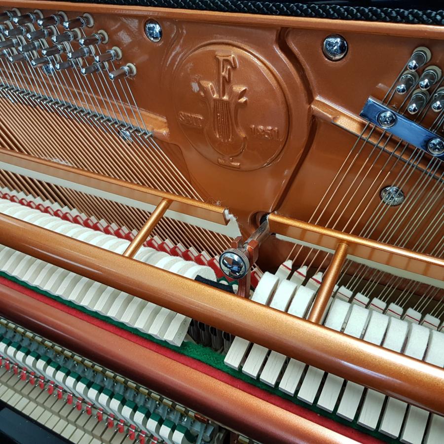 Feurich 122 Silent System upright Piano in bright black – Gallery image – Roberts Pianos Oxford