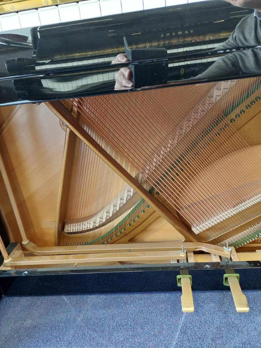 Bechstein Studio 115 upright Piano in Black polyester – Gallery image – Roberts Pianos Oxford