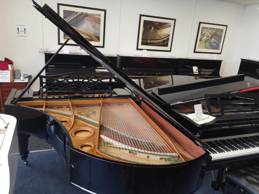 Bechstein Model V grand Piano in Bright black – Gallery image – Roberts Pianos Oxford