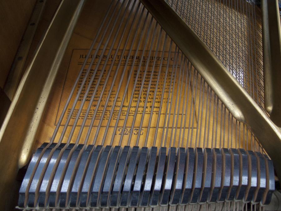 Bluthner IV (4) grand Piano in mahogany – Gallery image – Roberts Pianos Oxford
