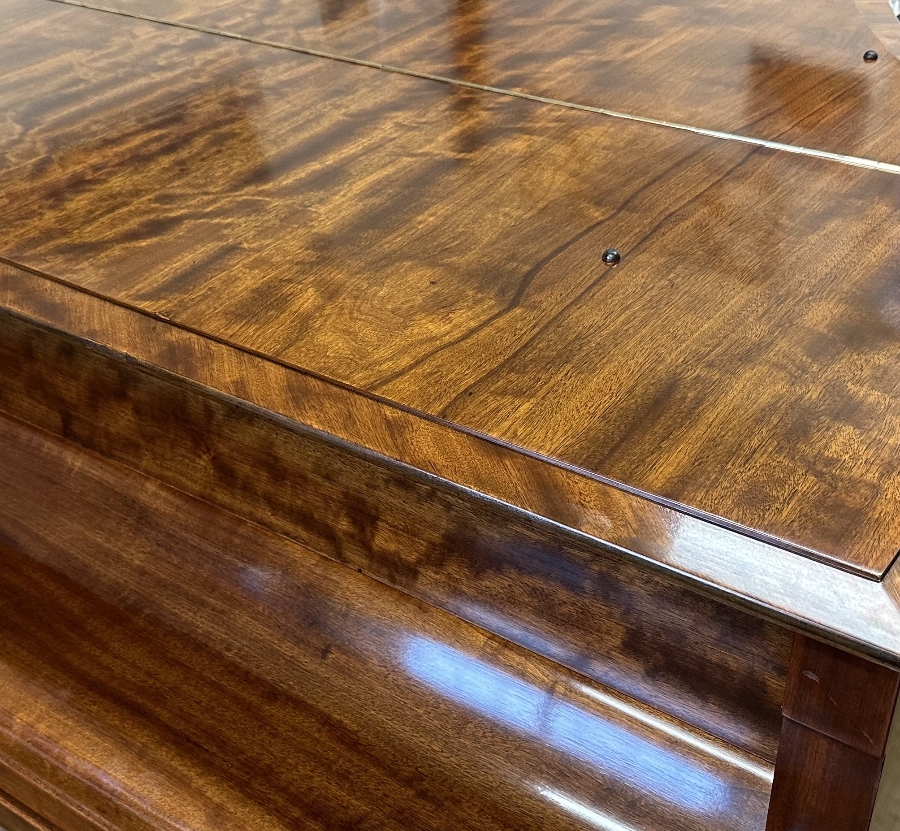 Bluthner IV grand Piano in flame mahogany – Gallery image – Roberts Pianos Oxford
