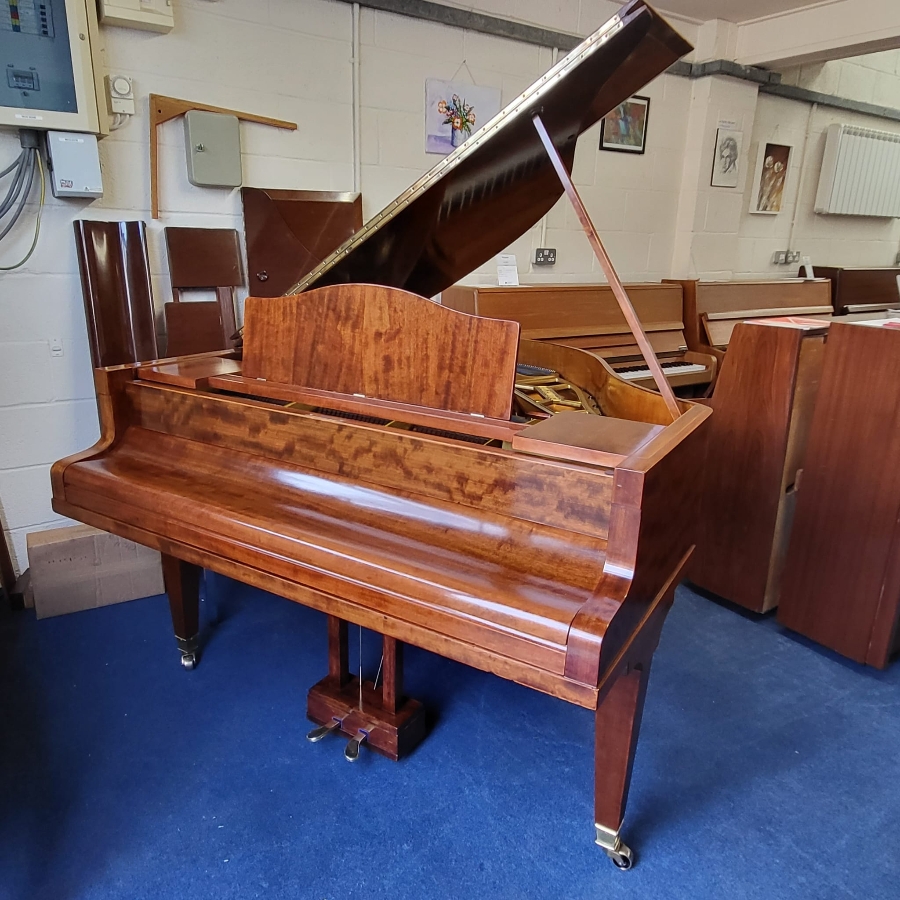 Bluthner IV grand Piano in flame mahogany – Gallery image – Roberts Pianos Oxford
