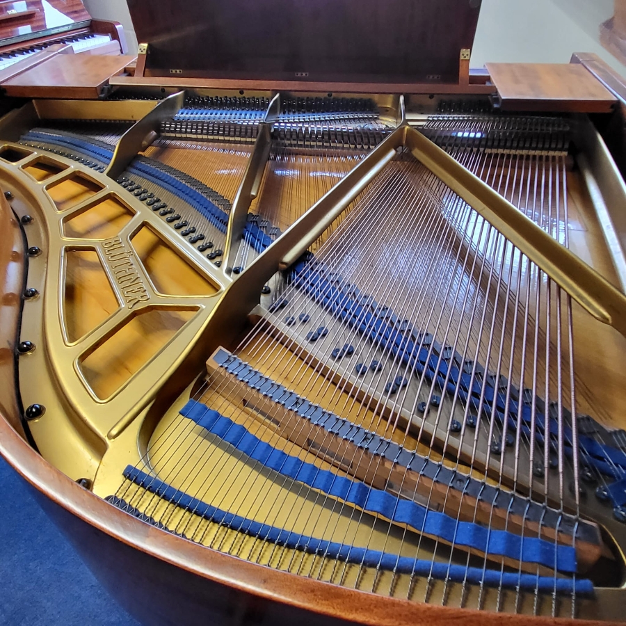 Bluthner IV grand Piano in flame mahogany – Gallery image – Roberts Pianos Oxford