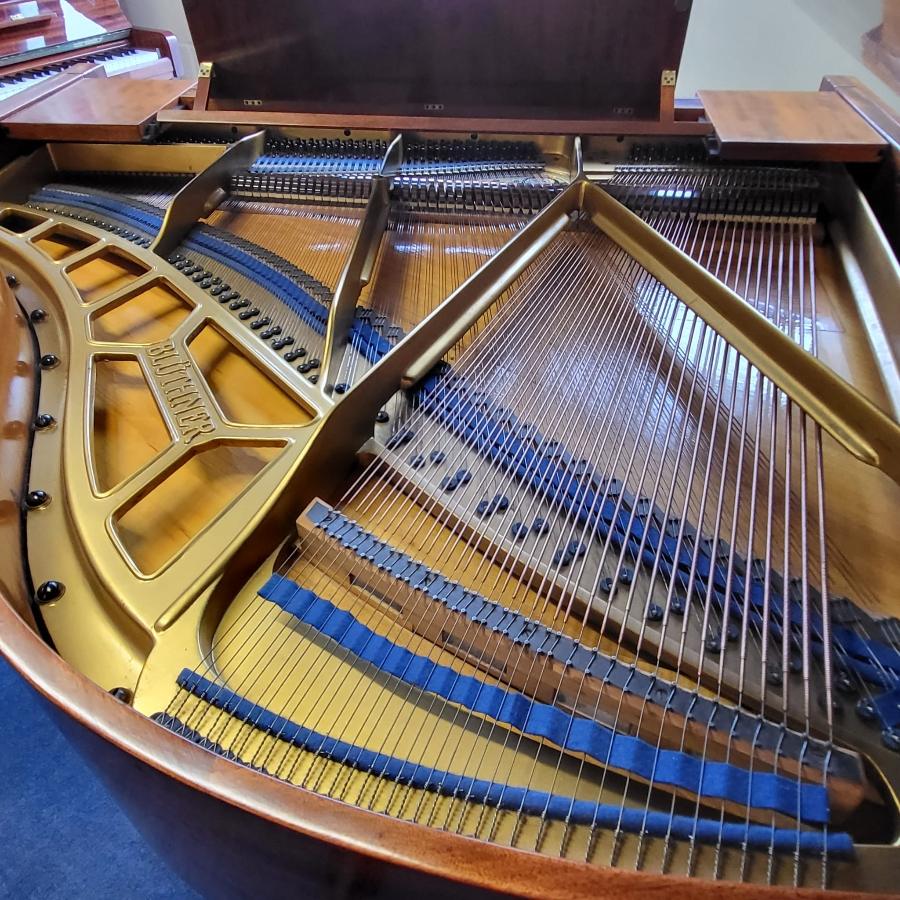 Bluthner IV grand Piano in flame mahogany – Gallery image – Roberts Pianos Oxford