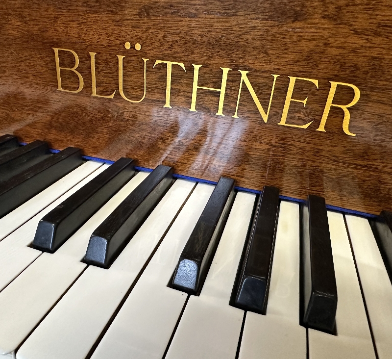 Bluthner IV grand Piano in flame mahogany – Gallery image – Roberts Pianos Oxford