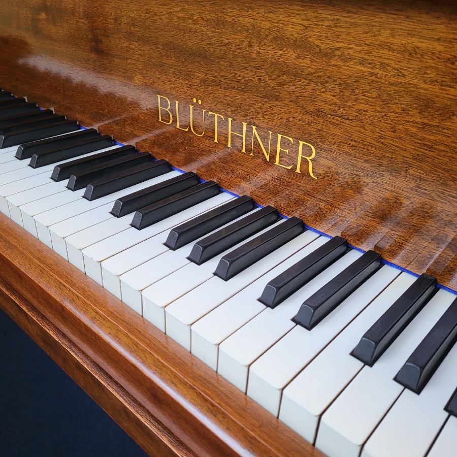 Bluthner IV grand Piano in flame mahogany – Gallery image – Roberts Pianos Oxford