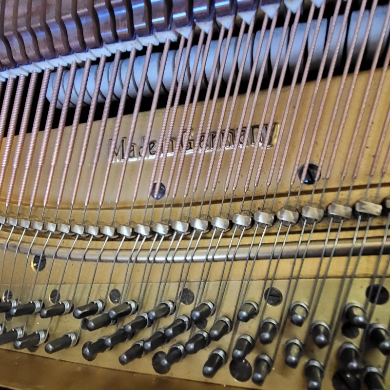 Bluthner IV grand Piano in flame mahogany – Gallery image – Roberts Pianos Oxford