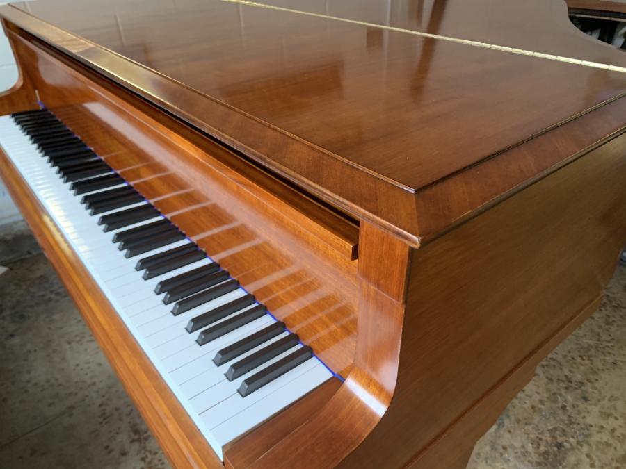 Bluthner Style IVa grand Piano in flamed mahogany – Gallery image – Roberts Pianos Oxford