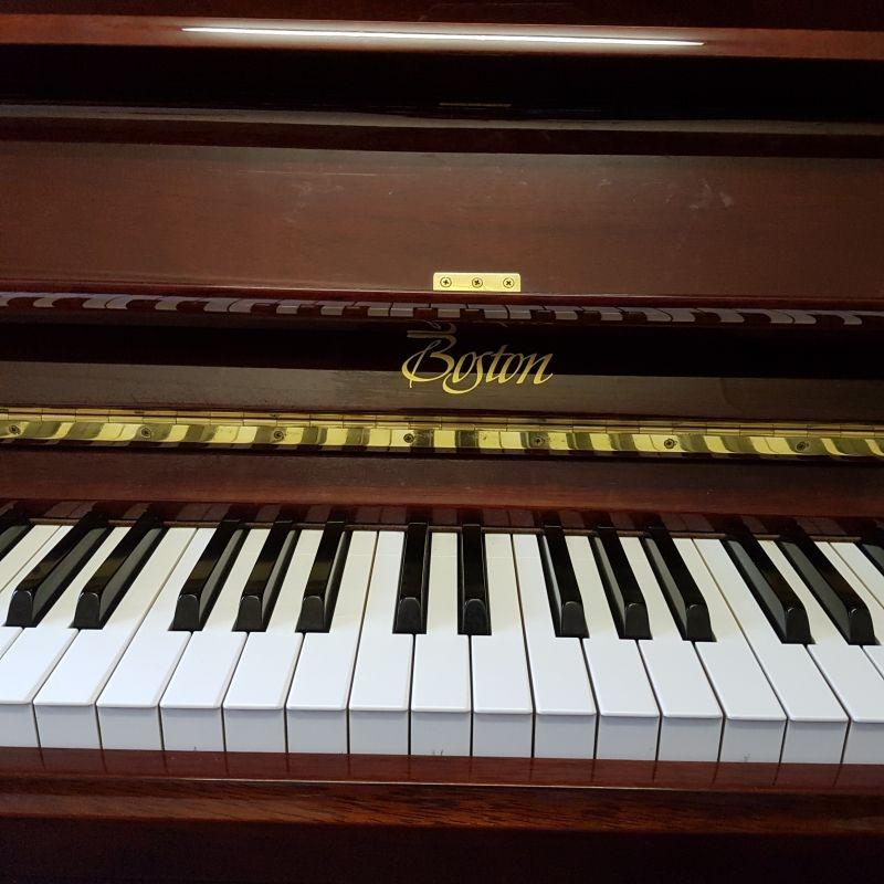 Boston UP-126E upright Piano in Polyester – Gallery image – Roberts Pianos Oxford