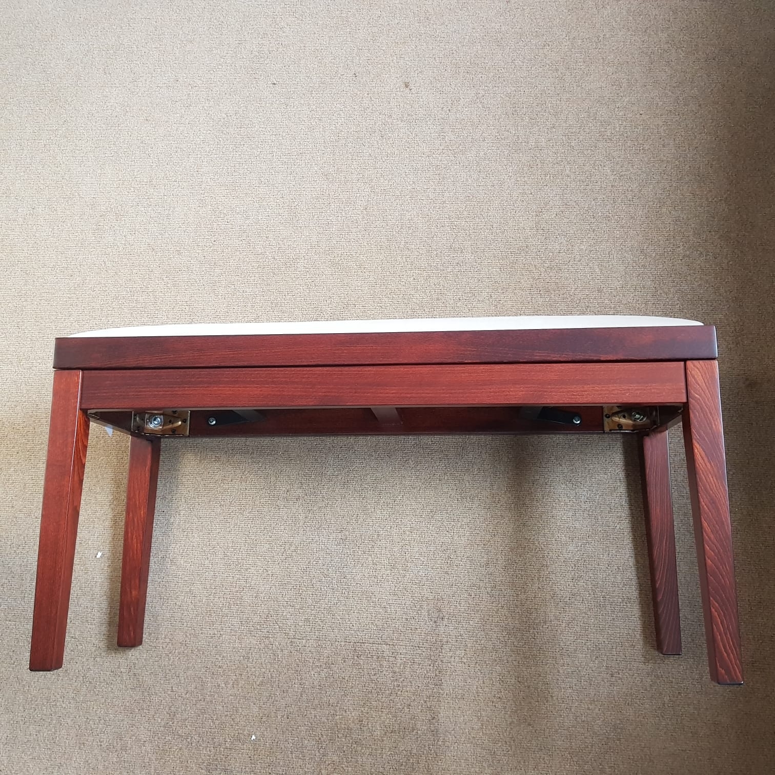 Hidrau Geneva Stool stool Piano in mahogany bur – Gallery image – Roberts Pianos Oxford