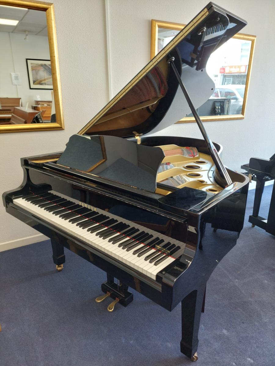 Yamaha G3E Grand Piano in Bright Black – Featured image – Roberts Pianos Oxford