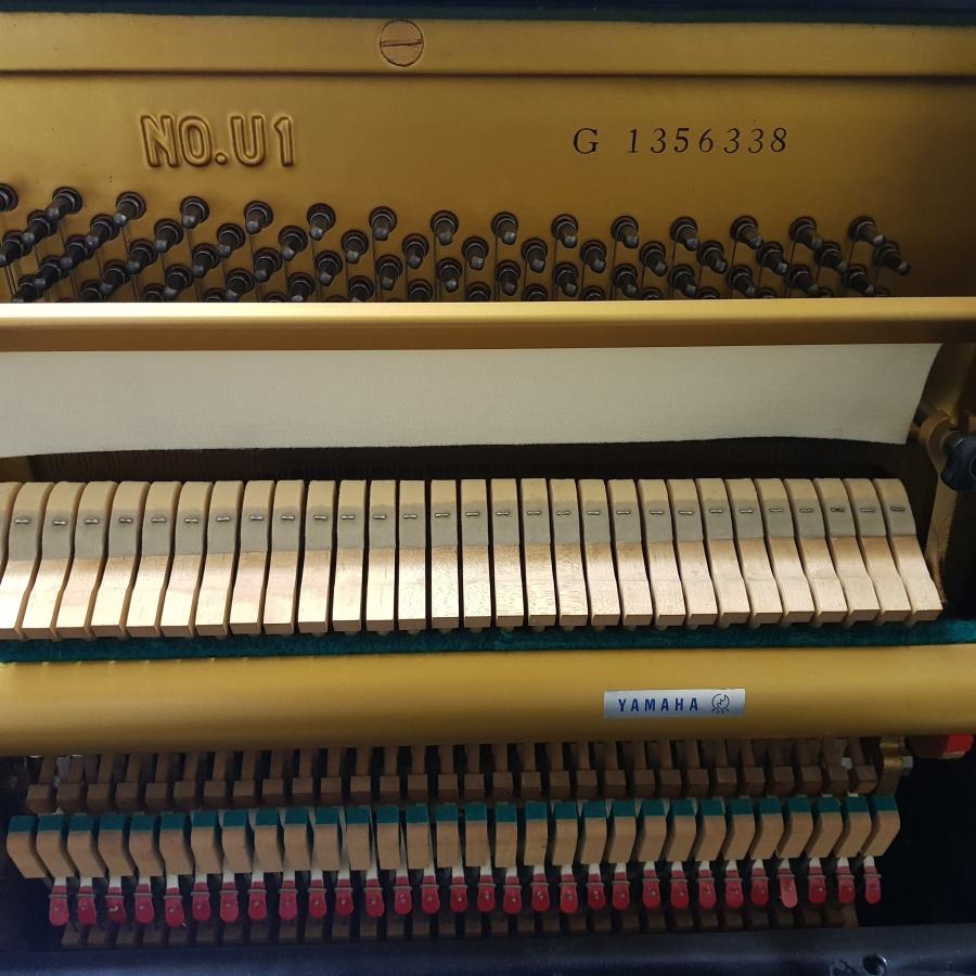 Yamaha U1G upright Piano in Bright black – Gallery image – Roberts Pianos Oxford