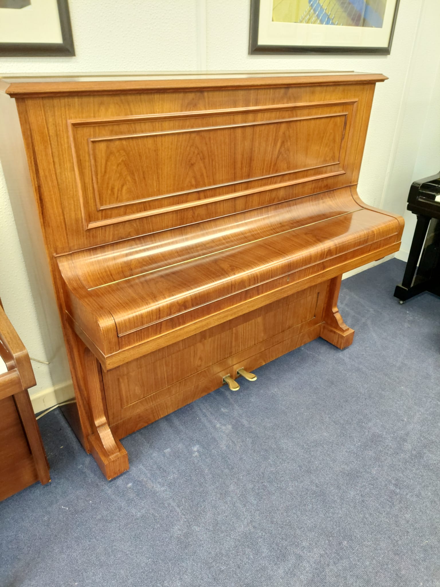 Beschtein 10 Upright Piano in Rosewood – Gallery image – Roberts Pianos Oxford