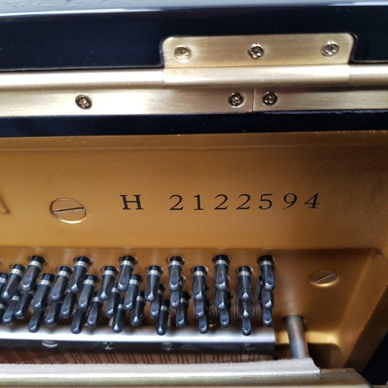 Yamaha U1H upright Piano in Bright black – Gallery image – Roberts Pianos Oxford
