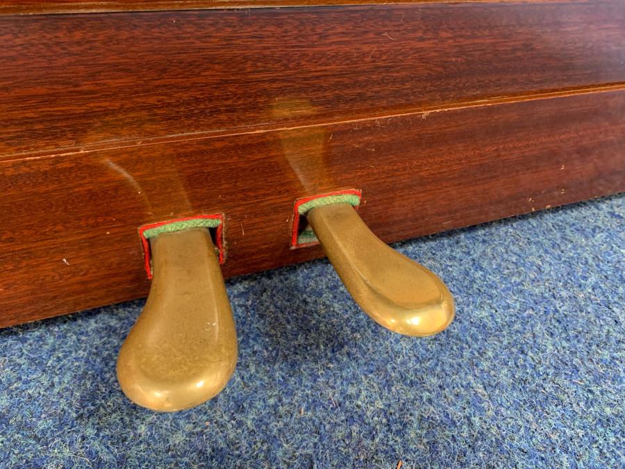 Bechstein 7 upright Piano in mahogany – Gallery image – Roberts Pianos Oxford