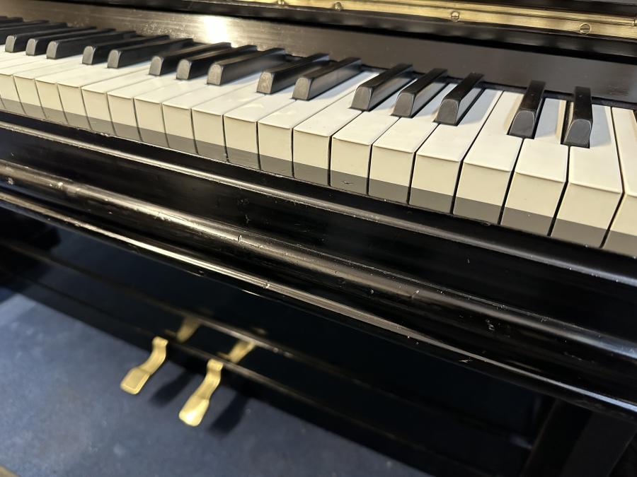 Grotrian Steinweg 120 upright Piano in black – Gallery image – Roberts Pianos Oxford