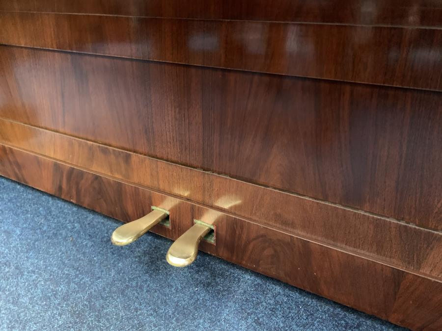 Bechstein 8 upright Piano in rosewood – Gallery image – Roberts Pianos Oxford