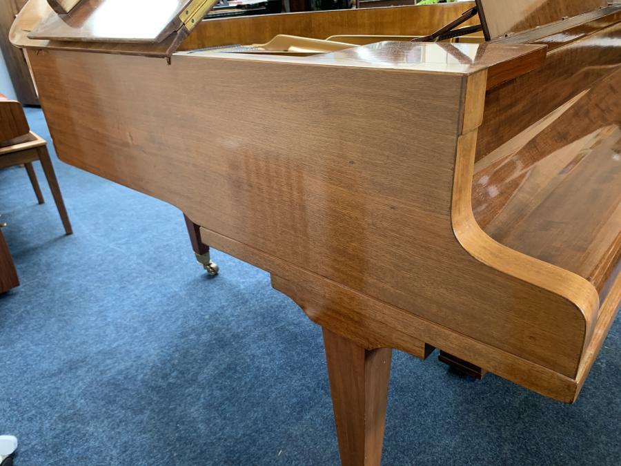 Bluthner lV grand Piano in mahogany – Gallery image – Roberts Pianos Oxford