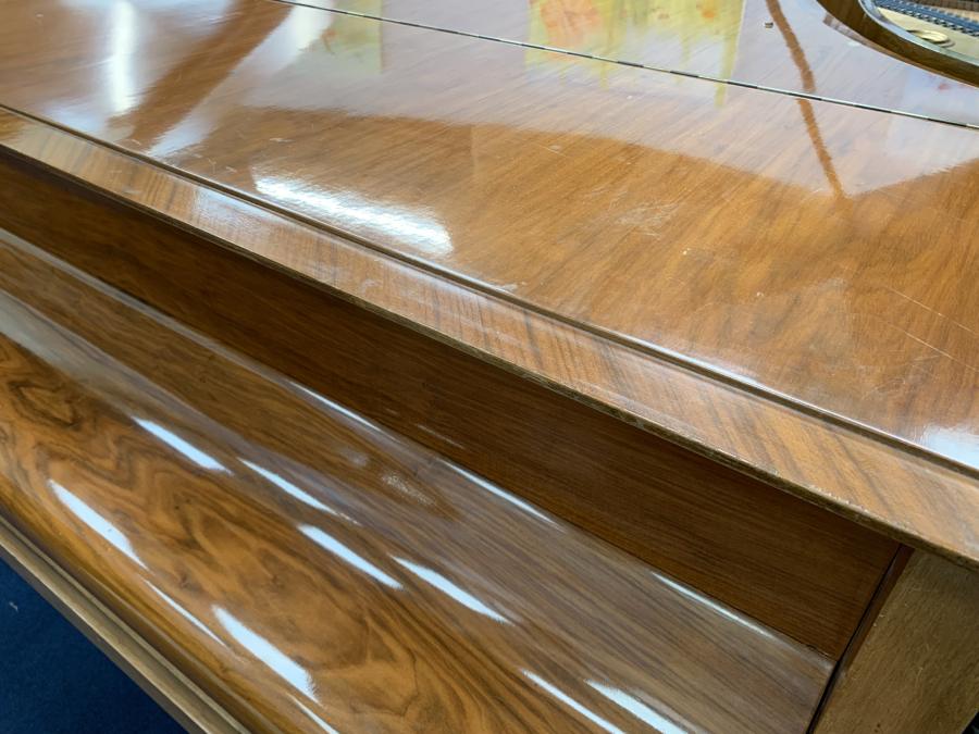 Bluthner IV grand Piano in Walnut – Gallery image – Roberts Pianos Oxford