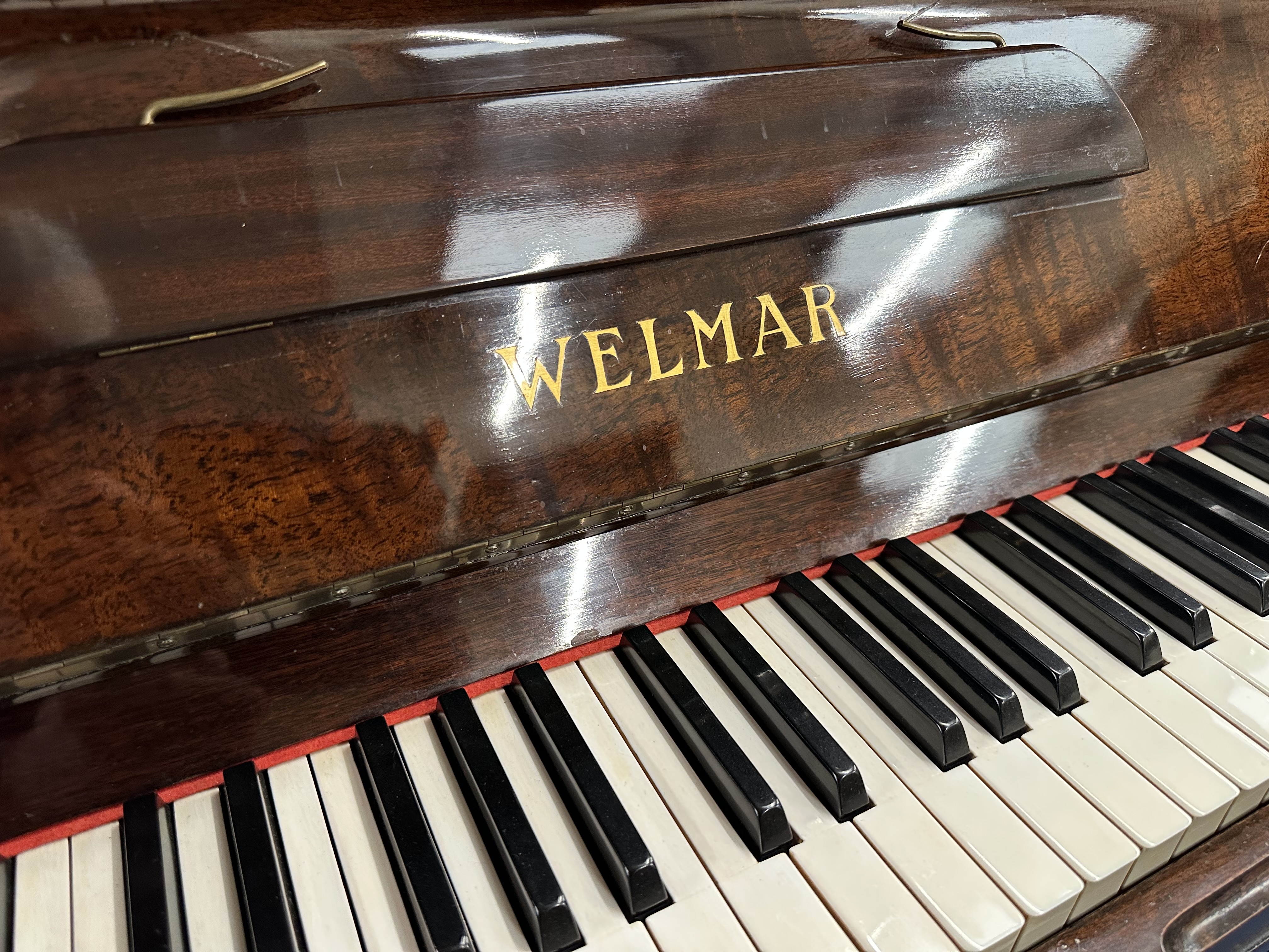 Welmar upright Piano in mahogany – Gallery image – Roberts Pianos Oxford