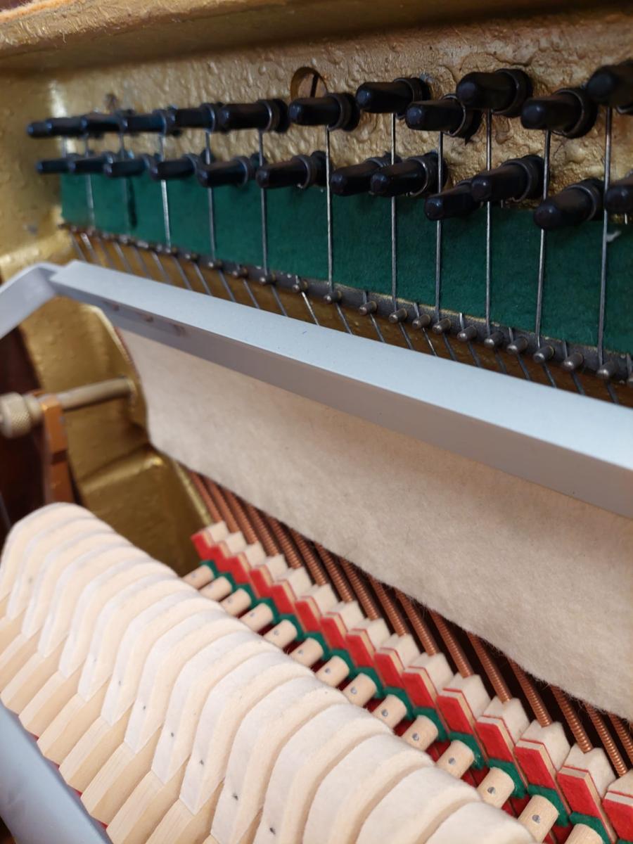 Kemble Compact upright Piano in Mahogany – Gallery image – Roberts Pianos Oxford