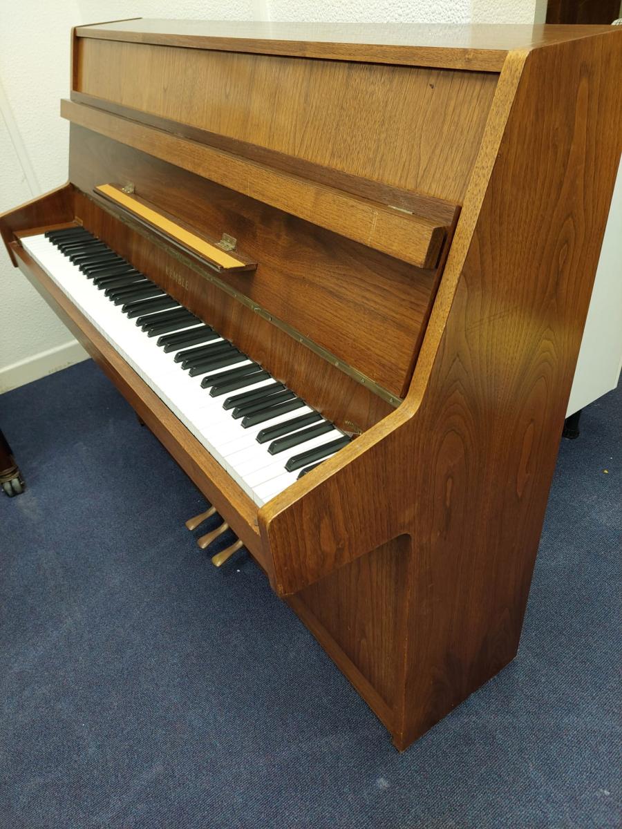 Kemble Compact upright Piano in Mahogany – Gallery image – Roberts Pianos Oxford