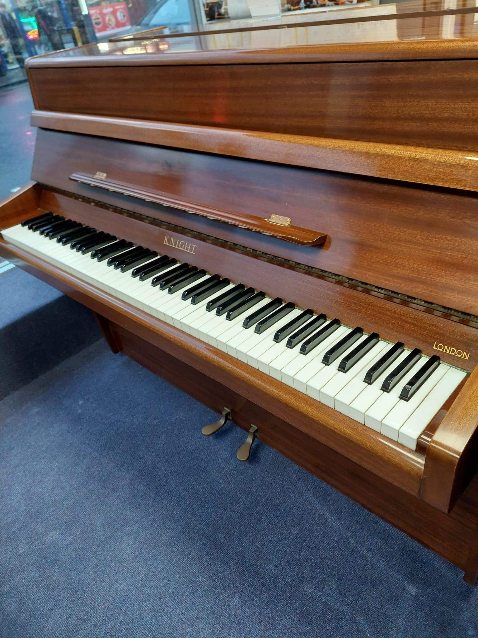Knight K6 (K20) upright Piano in Mahogany satin – Gallery image – Roberts Pianos Oxford