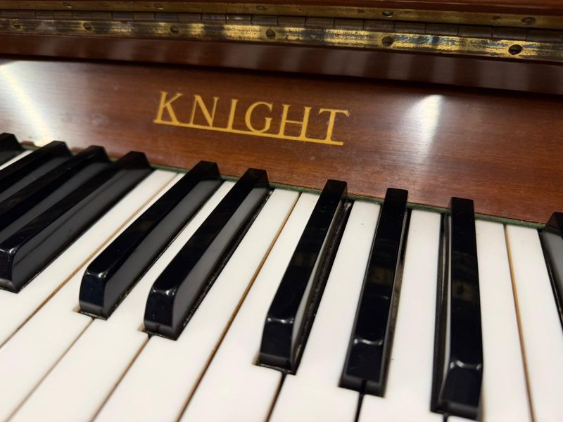 Knight K6 upright Piano in Mahogany – Gallery image – Roberts Pianos Oxford