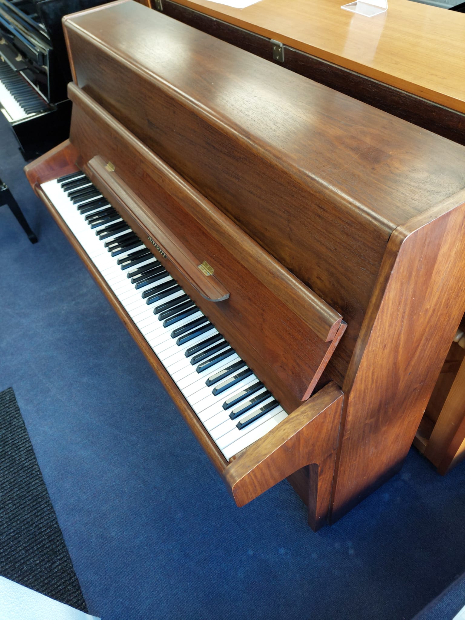 Knight K10 Upright Piano in Mahogany – Gallery image – Roberts Pianos Oxford