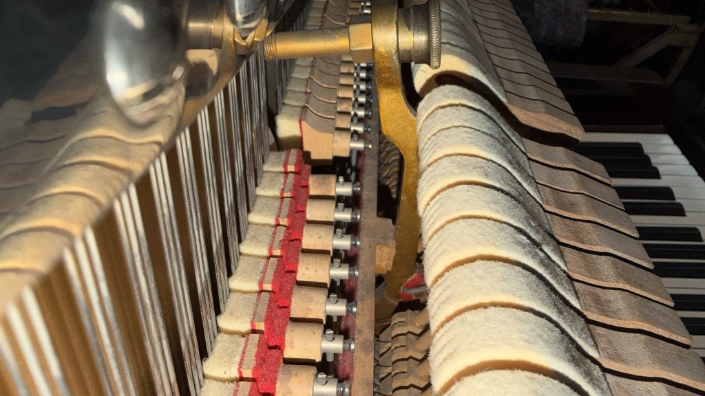 Steinway Vertegrand Upright Piano in Mahogany – Gallery image – Roberts Pianos Oxford