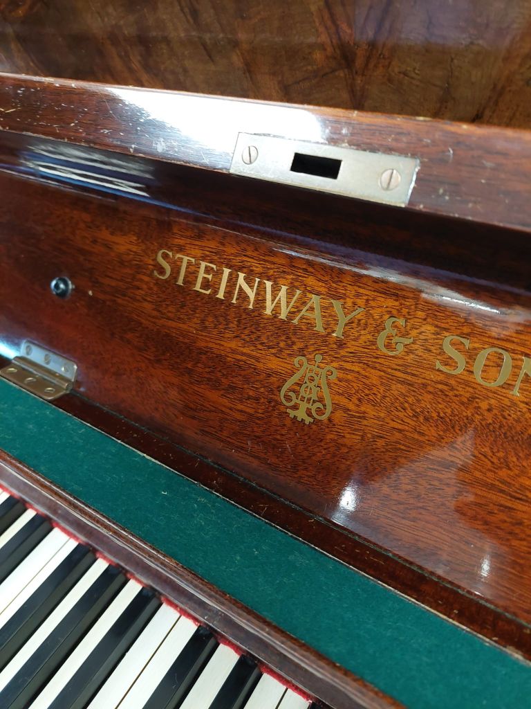 Steinway Vertegrand Upright Piano in Mahogany – Gallery image – Roberts Pianos Oxford