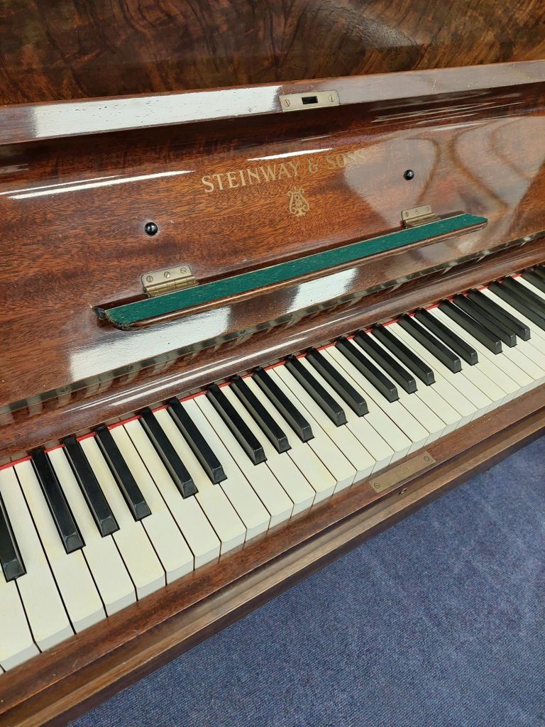 Steinway Vertegrand Upright Piano in Mahogany – Gallery image – Roberts Pianos Oxford