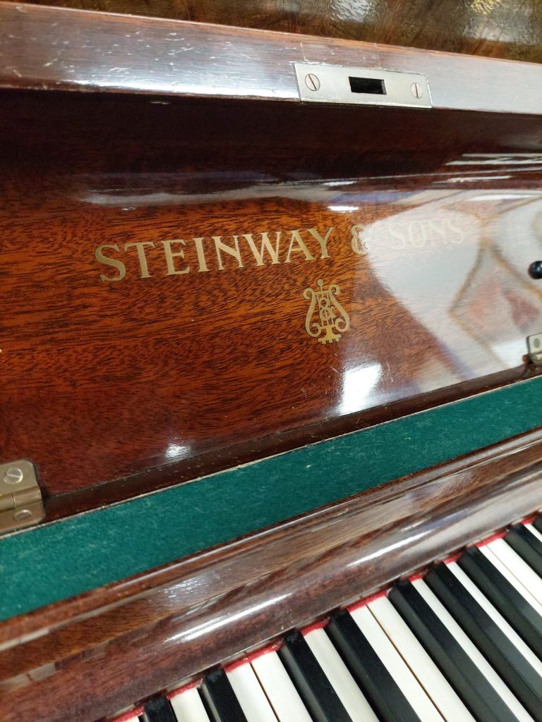 Steinway Vertegrand Upright Piano in Mahogany – Gallery image – Roberts Pianos Oxford