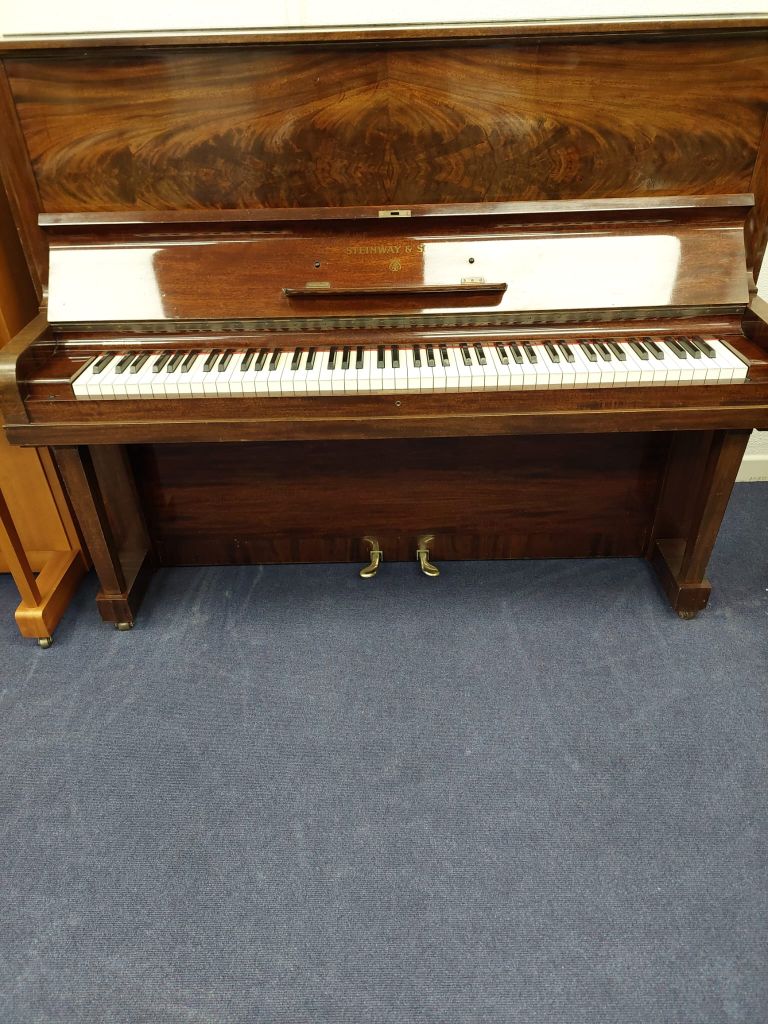 Steinway Vertegrand Upright Piano in Mahogany – Gallery image – Roberts Pianos Oxford
