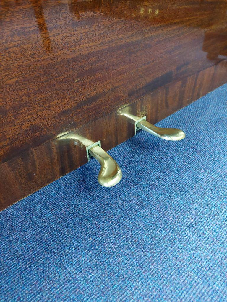 Steinway Vertegrand Upright Piano in Mahogany – Gallery image – Roberts Pianos Oxford