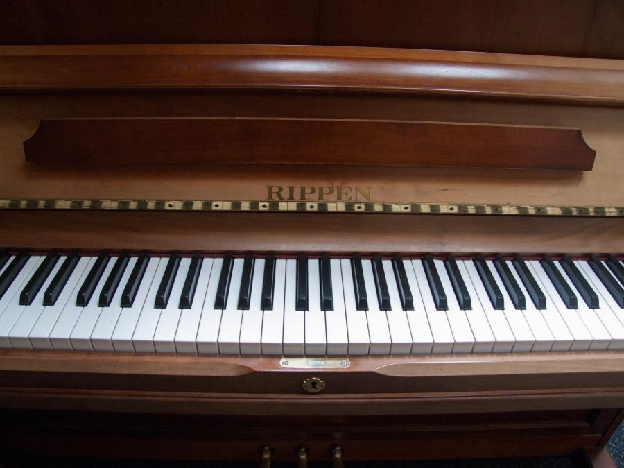 Rippen upright Piano in cherry – Gallery image – Roberts Pianos Oxford