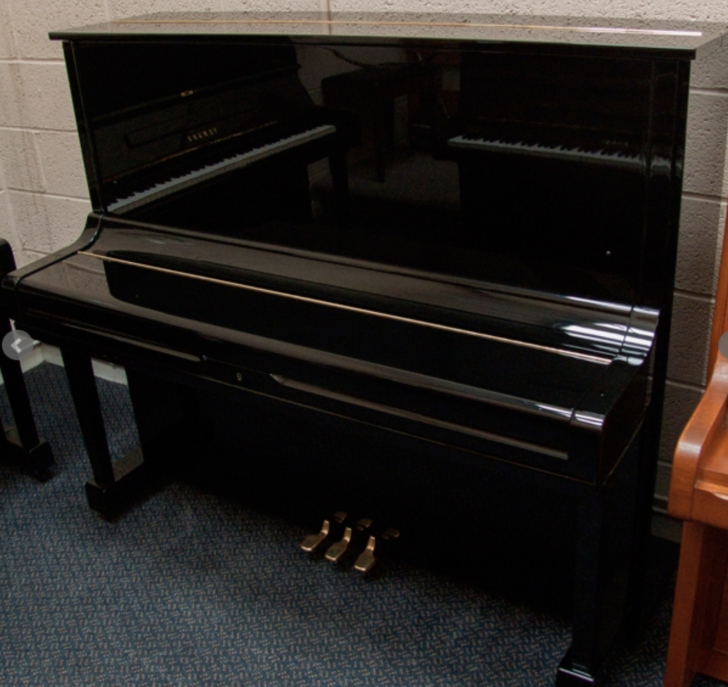 Yamaha U3H upright Piano in black – Gallery image – Roberts Pianos Oxford