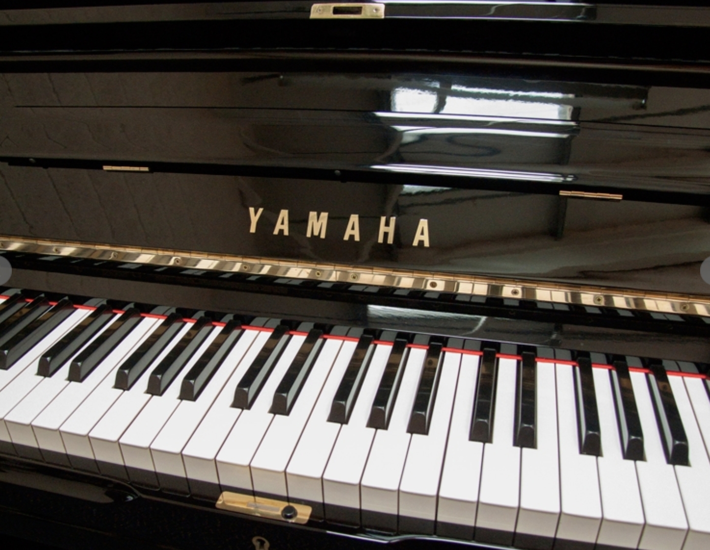 Yamaha U3H upright Piano in black – Gallery image – Roberts Pianos Oxford