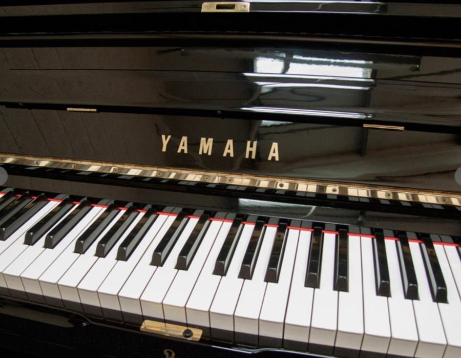 Yamaha U3H upright Piano in black – Gallery image – Roberts Pianos Oxford