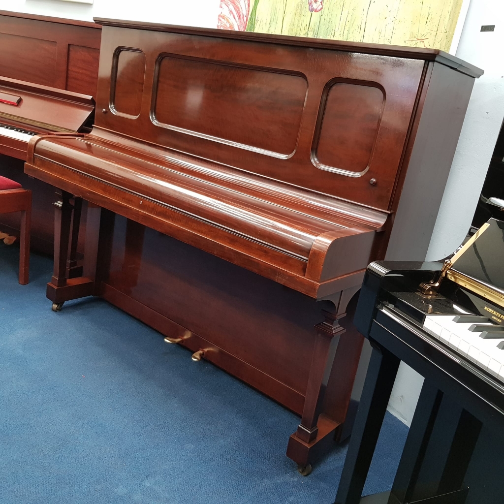 Steinway K