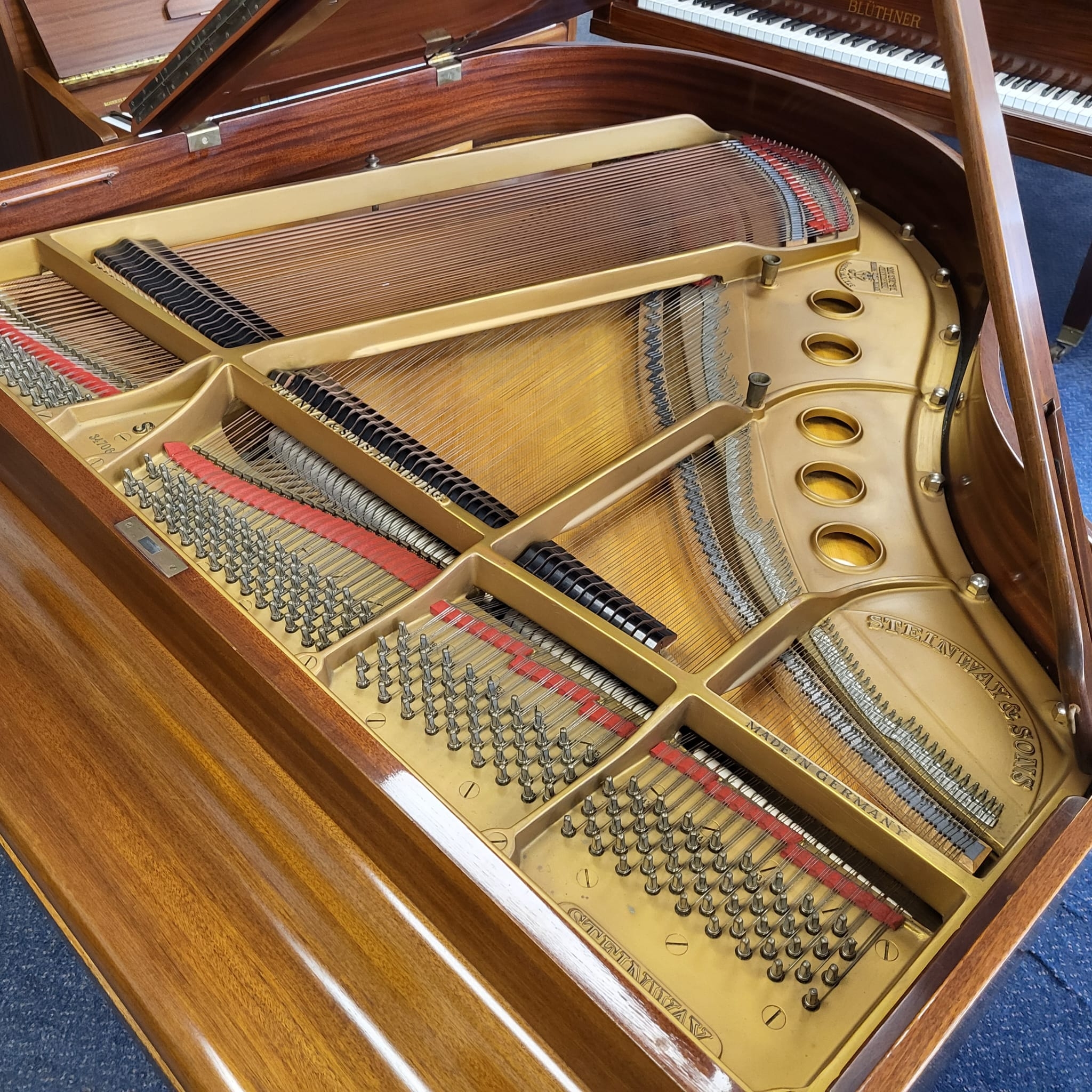 Steinway S
