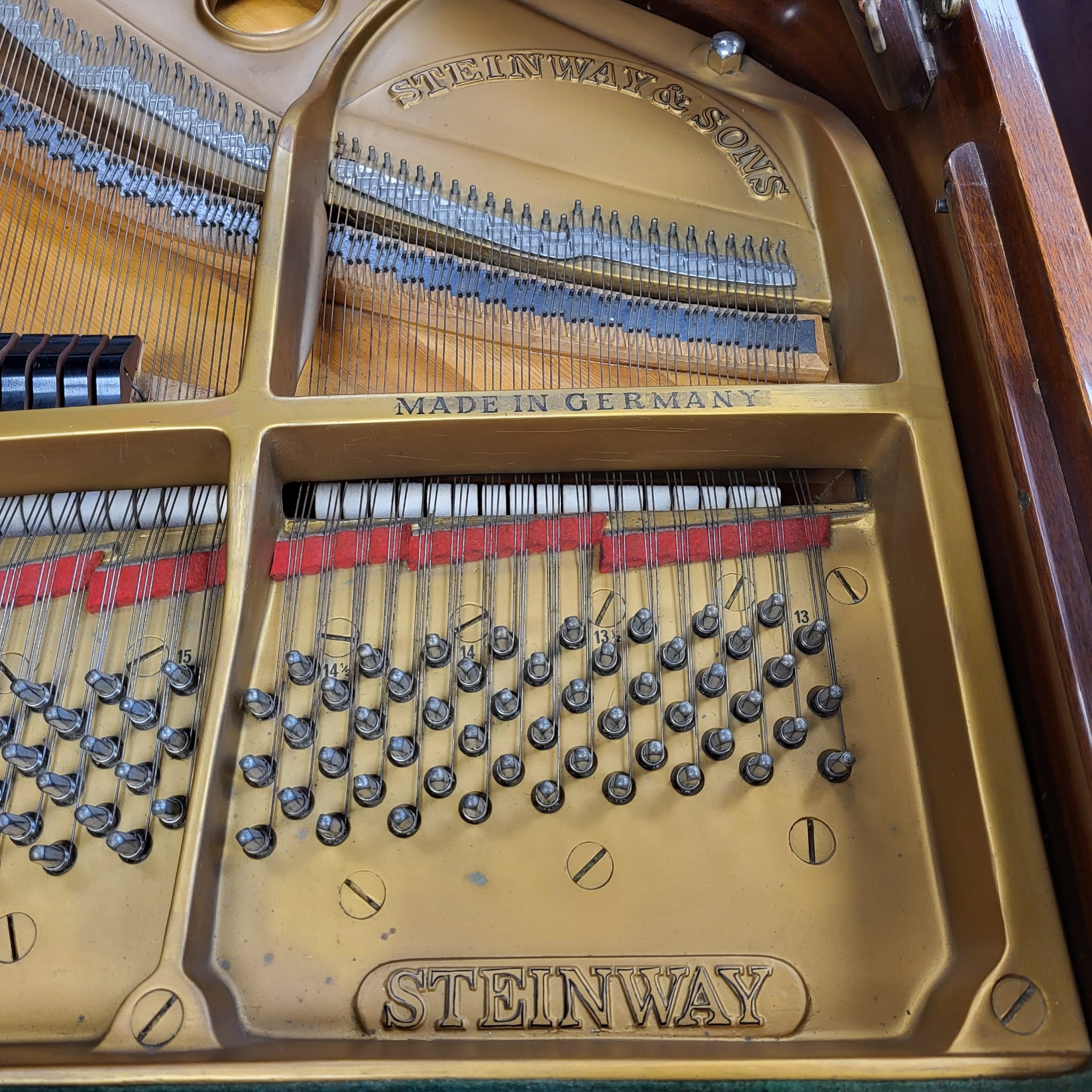 Steinway S