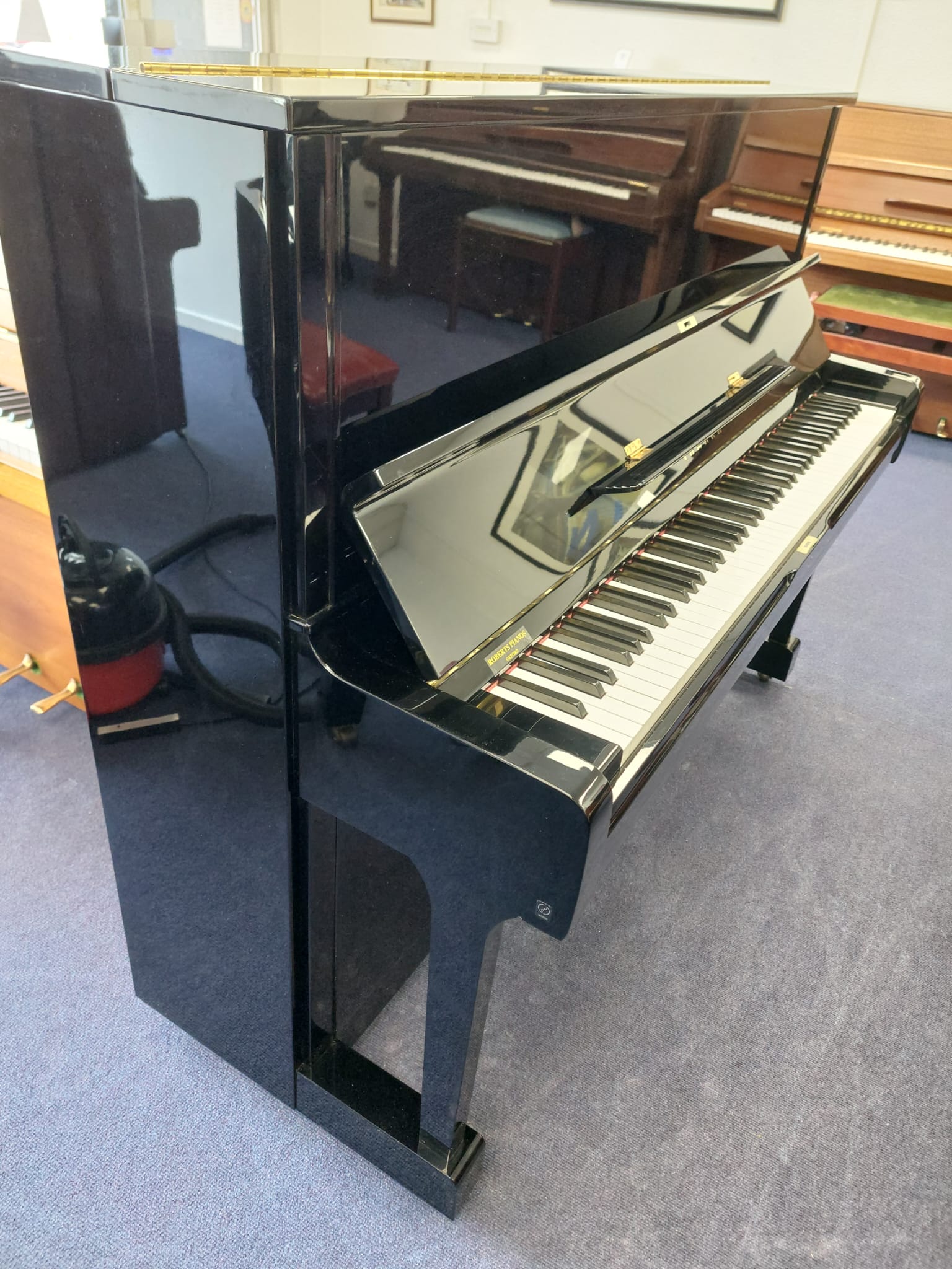 Yamaha U1F Upright Piano in Black Polyester – Gallery image – Roberts Pianos Oxford
